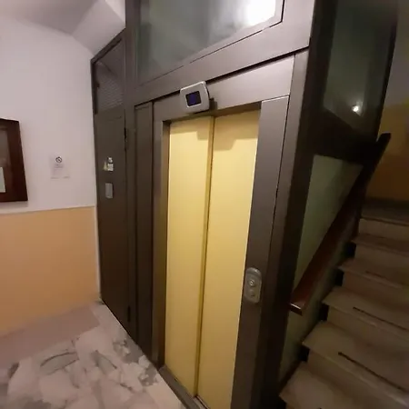 Manzoni 81 *